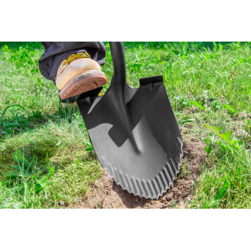 Лопата 15G001 заостренный штык, деревянный черенок VERTO-2