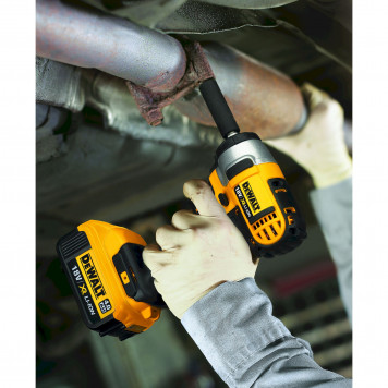 Гайковёрт DCF880M2-QW 18ВLi аккумуляторный ударный 1/2, 2х4.0 А/ч DEWALT-1