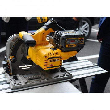 Пила DCS520NT-XJ дисковая бесщеточная погружная, 54В XR DEWALT-2