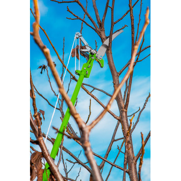 Сучкорез 15G260 гусеничный с передачей и садовой ножовкой, 30 мм VERTO-2