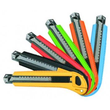 Нож 17В108 выдвижной 18 мм с 3-мя лезвиями TopTools Нож 17В108 выдвижной 18 мм с 3-мя лезвиями TopTools