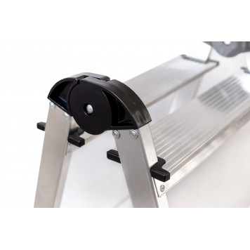 Стремянка алюминиевая двухсторонняя 6-ти ступенчатая-1