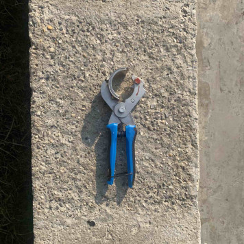 Труборез ТБ-1 210мм для тонкостенных пластиковых труб ф40,50мм ГОРИЗОНТ-1