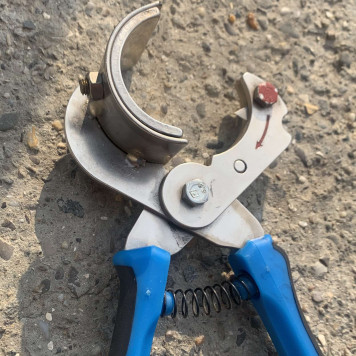 Труборез ТБ-1 210мм для тонкостенных пластиковых труб ф40,50мм ГОРИЗОНТ-2