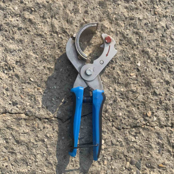 Труборез ТБ-1 210мм для тонкостенных пластиковых труб ф40,50мм ГОРИЗОНТ Труборез ТБ-1 210мм для тонкостенных пластиковых труб ф40,50мм ГОРИЗОНТ