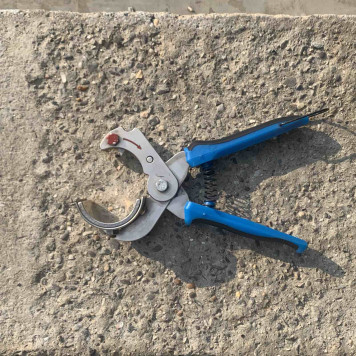 Труборез ТБ-1 210мм для тонкостенных пластиковых труб ф40,50мм ГОРИЗОНТ-4