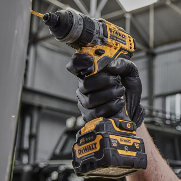 Шуруповерт DCD703L2T-QW бесщеточный 12В XR, 2х3 А/ч + 4 насадки DEWALT-7