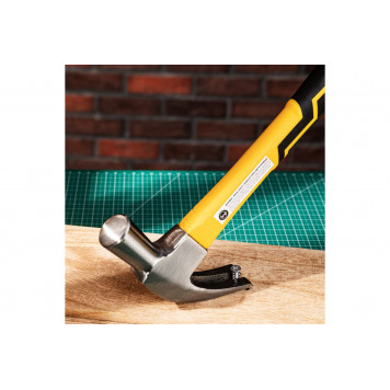 Молоток-гвоздодер DL5027Y 500 гр, фиберглассовая рукоять DELI-5