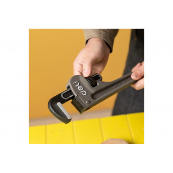 Трубный ключ DL105014 облегченный 320 мм DELI-1