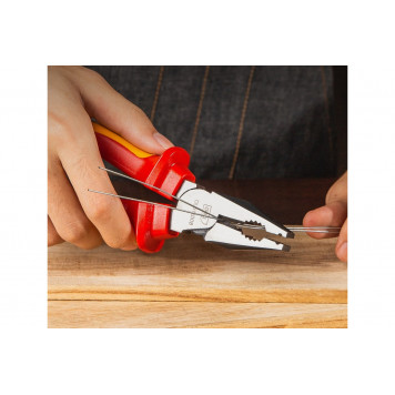 Плоскогубцы DL512008 диэлектрические до 1000В, 200 мм Deli-2