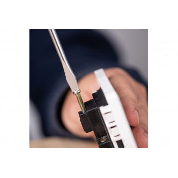 Отвёртка шлицевая DL6351001 5х100 мм, CR-V Deli-3