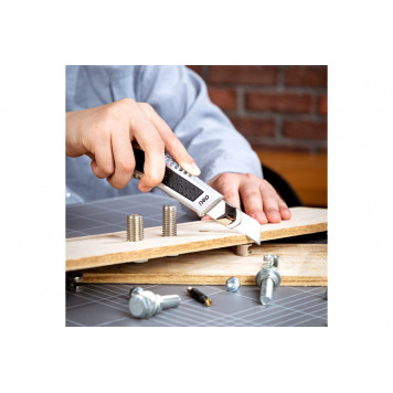 Нож универсальный DL4255 18 мм Deli-8