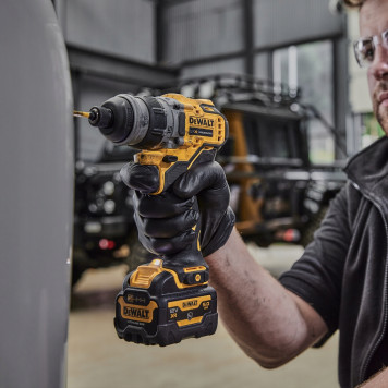 Шуруповёрт DCD703NT-XJ бесщеточный 12В XR (без АКБ и ЗУ) + 4 насадки DEWALT-7