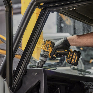 Шуруповёрт DCD703NT-XJ бесщеточный 12В XR (без АКБ и ЗУ) + 4 насадки DEWALT-9
