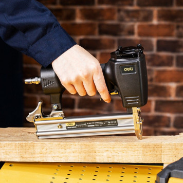 Нейлер пневматический DL-QDQ-F30B (скобы 47/300/F 10-30 мм) DELI-8