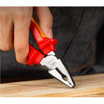 Плоскогубцы DL512007 диэлектрические до 1000В, 180 мм Deli-5