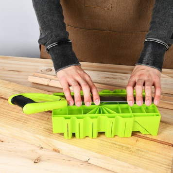 Стусло DL580900 с пилой 300 мм Deli-4