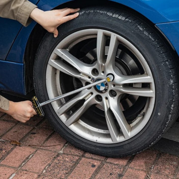 Ключ DL300 динамометрический 0-300Нм, 1/2" длина 480мм Deli-11