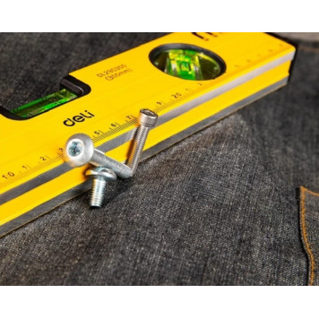 Уровень DL290500 строительный магнитный 3 глазка 50 см Deli-3