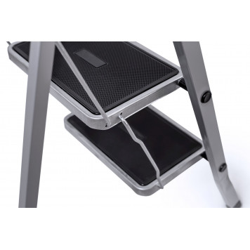 Стремянка с пластиковой накладкой, 2 ступени-1